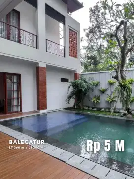 Dijual Villa Tropis dengan Pendopo dan Kolam Renang di Balecatur