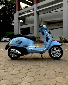 JUAL MURAH VESPA GTS 150 3V 2015 MULUS
