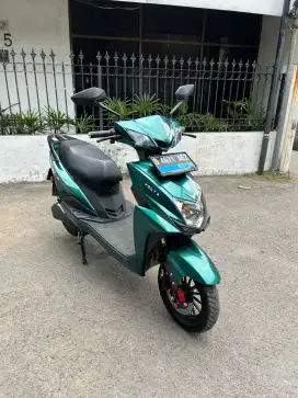 Motor listrik 2024 mulus seperti baru