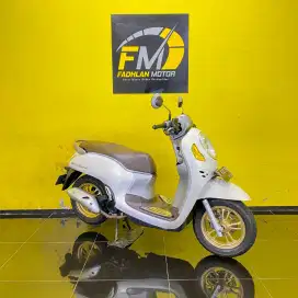 Honda Scoopy Tahun 2021 putih prestige