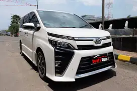 2018 Toyota Voxy 2.0 MPV Panoramic tdp 8jt