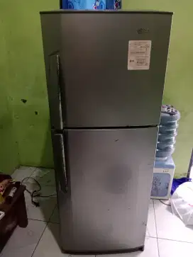 Kulkas Polytron 2 pintu