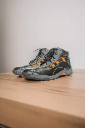 Pengrajin daftar harga sepatu safetoe Kediri