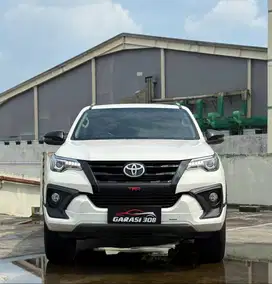 (Low Km) Toyota Fortuner 2.4 VRZ TRD AT