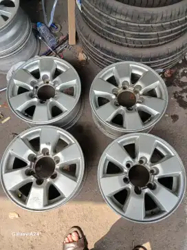 Velg oem original Toyota hilux SR5 ring 15 pcd 6x139,7 Thailand 4pcs