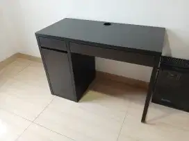 Meja Belajar Ikea Micke Dark Brown Kondisi 98% LIKE NEW