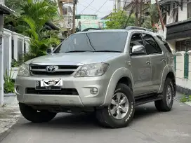 Toyota fortuner G lux 2.7 matic 2006 pribadi