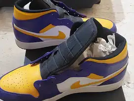 Jordan 1 Mid Lakers