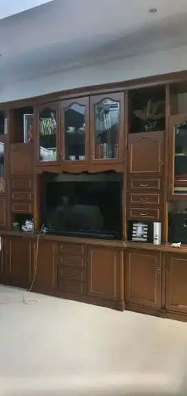 lemari pajangan ruang tamu dari kayu