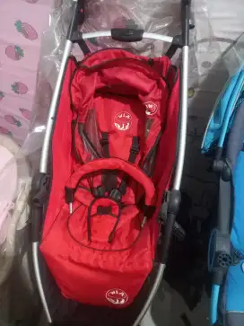 Stroller anak warna merah