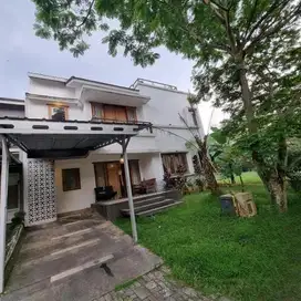 RUMAH 3 LANTAI THE GREEN CLUSTR BLOSOMVILLE DIJUAL RUGI