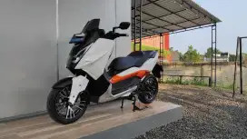 Motor Listrik Polytron FOX 500 Scooter EV Maxi Politron