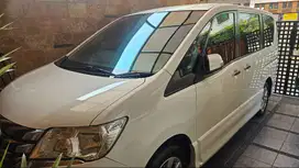 Nissan Serena Highway Star Bensin 2014 Warna Putih Kondisi Prima