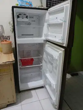 Kulkas sanken 2 pintu like new