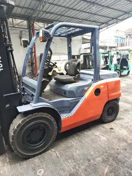 Forklift Toyota 5 Ton,Matic,Threelift 4,5 Meter,14Z,8FD50,Tahun 2017