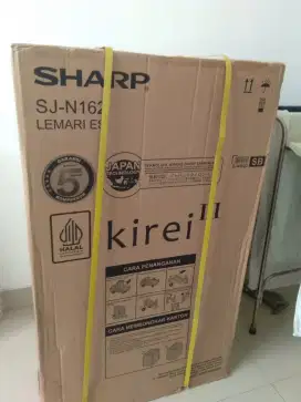 Dijual kulkas Sharp kirei baru
