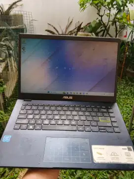 Laptop Asus E 410 MA