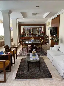 Rumah 2 Lantai Terawat Lokasi Nyaman di Bukit Hijau Pondok Indah