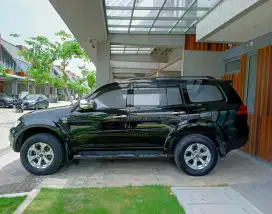 Dijual Mobil Mitsubishi Pajero Sport Dakar 4x2 AT 2012/2013