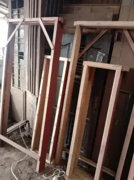 Kusen pintu nya ready dari kayu bekas Meranti oven berkualitas