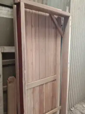 Kusen + pintu nya ready dari kayu bekas Meranti oven berkualitas