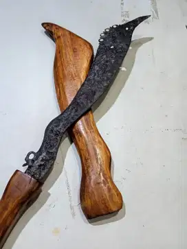 Kujang pusaka sepuh wingit lubang 4