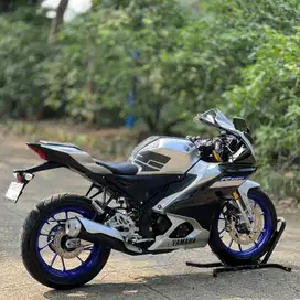 KM 6K AJA! YAMAHA YZF R15M ABS CONNECTED SILVER 2022 PAJAK PANJANG