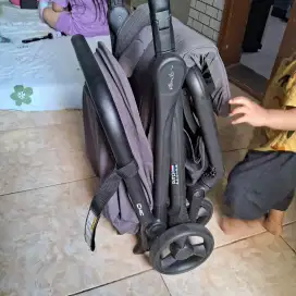 Stroller bayi masih baru