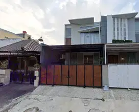 Rumah Dengan Fasilitas Kolam Renang di Jl. Sriwibowo Raya Semarang