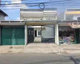 Rumah dan Kios di Jalur Ramai Cipinang Jakarta Timur