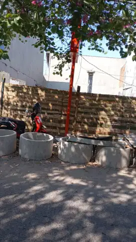 Tanah depan UPN , diantara ruko2