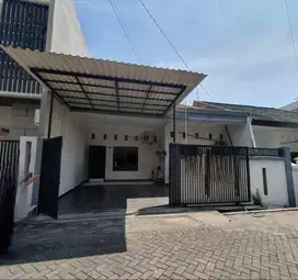 Dijual Rumah Sutorejo Timur Row Jalan Lebar Bagus Terawat Siap Huni