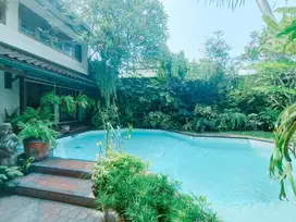 Dijual Rumah Mewah Luas dgn Swimming Pool di Jaksel 15040Ad