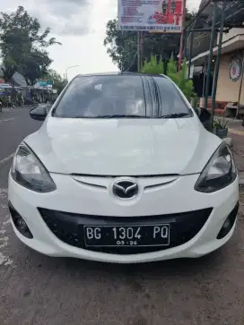 DI JUAL MOBIL MAZDA 2 TAHUN 2011