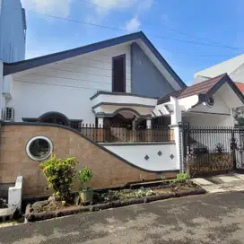 Rumah Tengah Keramaian di Jl. Meruya Utara Jakarta Barat