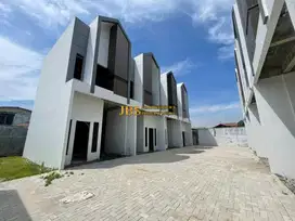 Dijual Villa di Komplek Cemara Houston Residence Jalan Lorong Timur 2