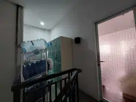 Disewakan Ruko 2 Lantai Ada 6 AC di Pasar Laris Kosambi