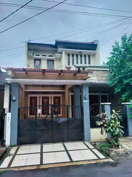 Jual Rumah 2 Tingkat Bebas banjir Villa Pamulang Tangerang selatan
