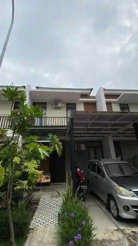 Disewakan Rumah Mewah Strategis di Pusat Karawang