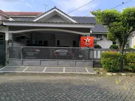 Dijual Rumah Semi Furnish Lokasi Strategis di Kemang Pratama Bekasi