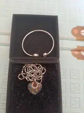 Mau dijual kalung dan gelang MCI ori