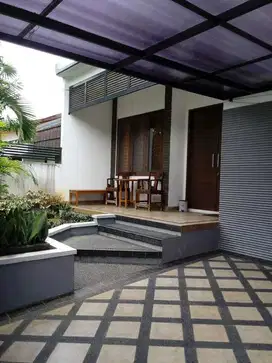 Dijual Rumah 2 Lantai yang  Asri & Nyaman di Mega Cinere, Depok
