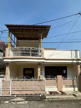Dikontrakkan rumah 2 lantai di Griya Pancoran Mas Indah, Depok