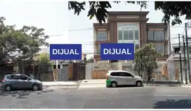 JUAL BANGUNAN KOMERSIAL RAYA JEMURSARI 3.5 LANTAI BAGUS JARANG ADA