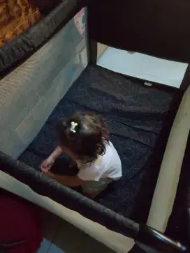 Tempat tidur bayi