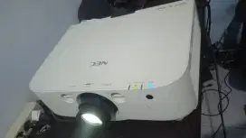 Proyektor nec pa 622x 6000lumen