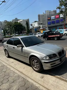 BMW 318i 2000 Bensin