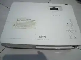 Proyektor Sanyo