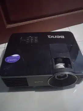 Proyektor benq gambar teranggg
