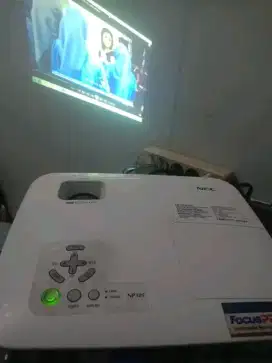 Proyektor nec murah meriah